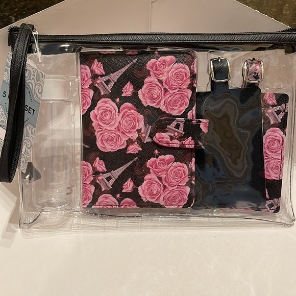 NWT 5 piece pink travel kit - Picture 3 of 7